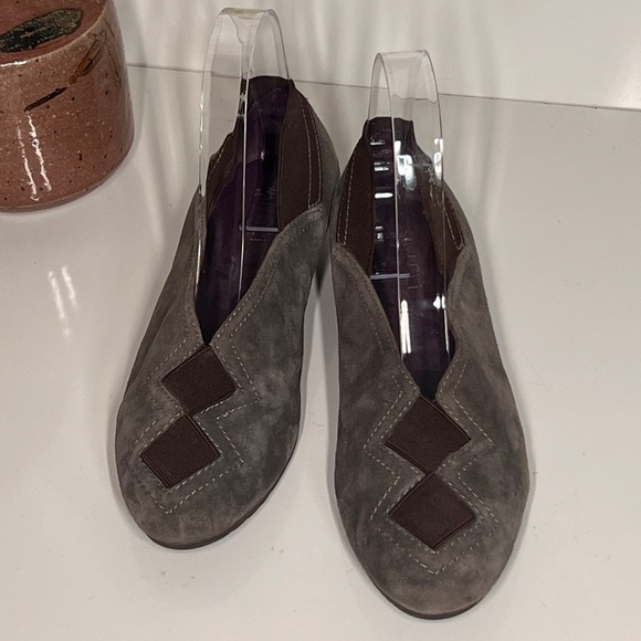 🛍️Dark gray suede VANELI‎ slip on shoes size 7. - Picture 2 of 7